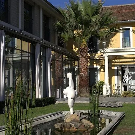 Logis La Maison Navarre Hotel