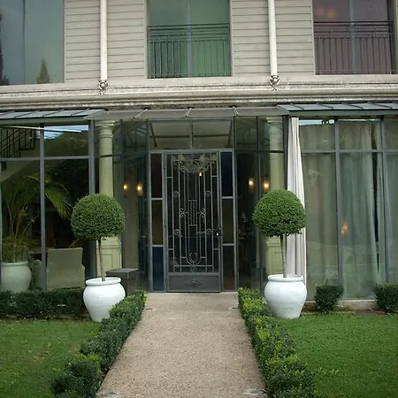 Logis La Maison Navarre 3*
