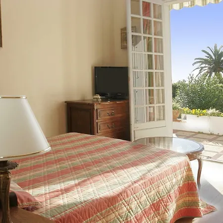 Hotel Logis La Maison Navarre