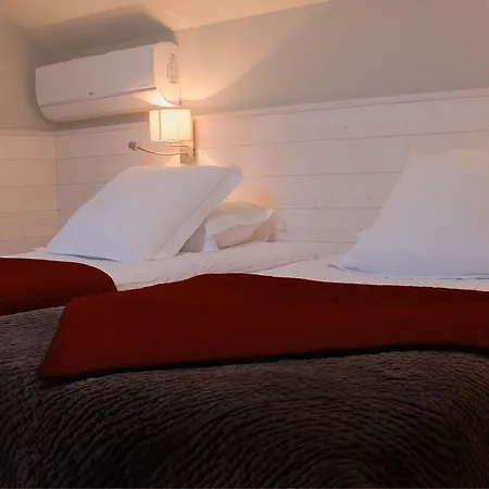 Logis La Maison Navarre Hotel 3*